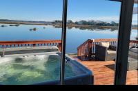Marsh House, HOT TUB, Waterfront, KING bed, Close to Lejeune, - B&B Cedar Point