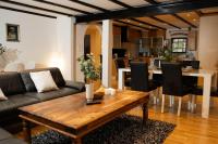 B&B Helsingborg - Historical Malt Factory Apartment, 6 Bedrooms, sleeps 12 , Hot Tub - Bed and Breakfast Helsingborg