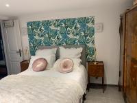 Appartement de caractère Le Camélia, 56m², dans propriété au calme avec piscine by le Mas de Louise et Sacha - Chambres d'hôtes Solliès-Toucas