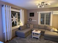 Fin leilighet, sentralt og sjønært,med parkering - B&B Arendal