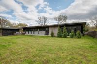 Unique Modern Ranch w Year Round Pool and Hot Tub - Ferienwohnung Nashville