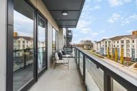 Luxury Condo with Huge Patio, near Vanderbilt & Downtown - Chambres d’hôtes Nashville