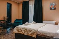 Deluxe Double Room (2 Adults + 1 Child)