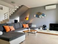 Modern and spacious 3-bedroom apartment with balcony & garden near beach - Chambres d'hôtes Malinska