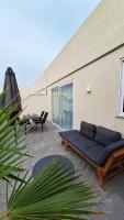 B&B San Pawl il-Baħar - Modern & Spacious 2BR Penthouse with Terrace - Close to Qawra Beach - Bed and Breakfast San Pawl il-Baħar