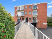 Sandy Bay apartment with Hobart river view, near UTAS - stroll to cafes and shops - Chambres d'hôtes Hobart