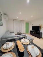 B&B Marseille - Superbe T3 séjour Marseille Clim 2 balcons Timone - Bed and Breakfast Marseille