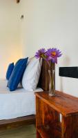 Zimmer mit Queensize-Bett und Balkon