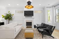 Luxe SFH Bucktown Retreat with Garage Parking - B&B Chicago