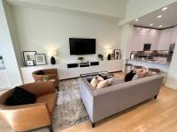B&B Chicago - Old Town Pied-a-Terre with Private Terrace and Parking! - Bed and Breakfast Chicago