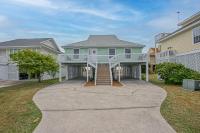 Four-Bedroom House with Great View! Pool Across the Street! Hunting Island Pass! - B&B