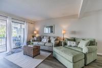 First Floor Condo - Walking distance to beach and pools! - B&B