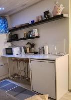 Green & Easy Stay! Peaceful 2BR Near Helsinki Airport with EV - Chambres d'hôtes Vantaa