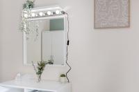 Spacious 2 Bedroom Apartment - Great Location - B&B