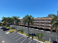 Condo in Waterfront Resort with Balcony Close to Beaches Free Bikes - B&B