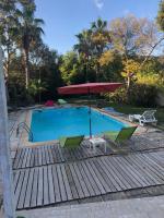 B&B Cassis - LE BONHEUR AVEC PISCINE ET JARDIN - Bed and Breakfast Cassis