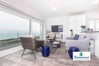BOURNECOAST: MODERN HOLIDAY FLAT- SEA VIEWS-FM8497 - B&B