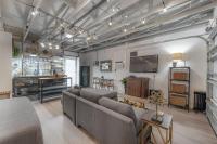 Ultimate Man Cave Garage studio minutes to Whatever YOU do - B&B Tampa