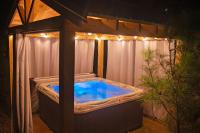 B&B Chattanooga - Luke Cabin Escape To Our Luxury Hot Tub Cabin - Bed and Breakfast Chattanooga