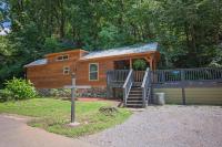 B&B Chattanooga - River Cabin Hot Tub & Swim Spa Near Downtown - Bed and Breakfast Chattanooga