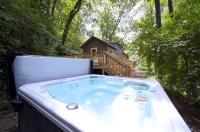 Ryon Tiny Home Cabin City-side Rustic Retreat - B&B Chattanooga