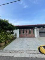 B&B Pasir Gudang - three bedroom tarraced house - RainaHomestay Pasir Gudang - Bed and Breakfast Pasir Gudang