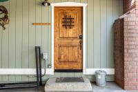 Snowcrest Lodge: Family Game Retreat, Hot Tub & EV - B&B Big Bear Lake