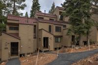 Alpine Escape: Tahoe Oasis Steps from Lake - Chambres d’hôtes Carnelian Bay