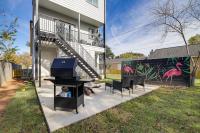 B&B Houston - South Houston Townhome with Patio and Gas Grill! - Bed and Breakfast Houston