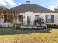 Vintage Chic Cottage · King Bed & Large Deck - B&B Tulsa