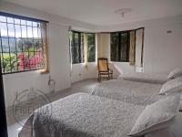 Dreibettzimmer mit Gemeinschaftsbad