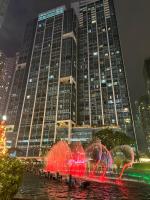 Deluxe Suite in One Uptown, BGC with Mall Fountain View - B&B
