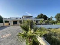 Villa contemporaine près des gorges de l’Ardèche - B&B