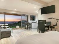 Zaria Sun Cottage by Host Agents - B&B Gordon’s Bay