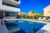 Deluxe villa with heated pool, whirpool, sea view, beautiful beach IV - by Traveler tourist agency Krk ID 2403 - Chambres d'hôtes Krk
