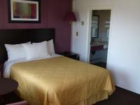 Queen Suite with Spa Bath
