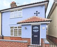 Little Blue Cottage - Bed and Breakfast