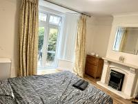 Detached 4Beds - Windsor Heathrow & London Access - Chambres d’hôtes Egham