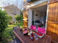 La Maison Bleue, village vacances, piscine, parking - B&B Saint-Geniez-d'Olt