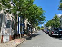 Sunny convenient home w/ private patio! Easy walk to everything! - B&B