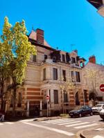 La Maison Rouge - Maison Familiale & Proche centre - Bed and Breakfast