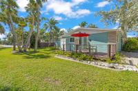 MI Happy Place Sea Turtle 4 - Bed and Breakfast
