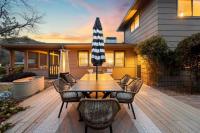 Upscale Uptown retreat home with HotTub and Views - Chambres d'hôtes Sedona