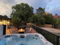 Uptown Vacation Villa at The OZ with Hot tub and Views - Chambres d'hôtes Sedona