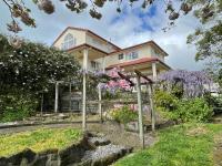 elevated garden, city to lake views - B&B Rotorua