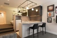 CBD Executive Apartment right by the Harbour - B&B Sydney