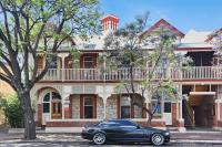 B&B Adelaide - Cecil Mansions Wi-fi Parking Central Location - Bed and Breakfast Adelaide