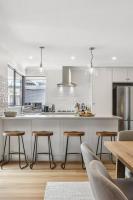 Sea La Vie ~ Pet Friendly Coastal Chic Broadwater Retreat - Ferienwohnung