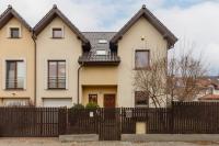 Spacious Two-Story 4-Bedroom House with Parking and Garden in Warsaw by Noclegi Renters - Ferienwohnung