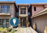 B&B Hartbeespoort - 10 Pecanwood Dr 4 Bedroom Beauty - Bed and Breakfast Hartbeespoort